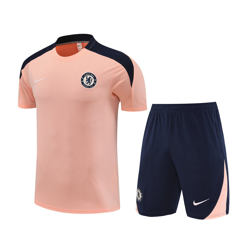 maillot-short-training-chelsea-homme-25-26-rose Maillot Training Chelsea Rose Homme/Enfant 2025-2026 | Foot Sport – Image 1